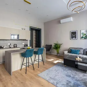 Luxurious & Spacious In The Kertesz Street Budapest
